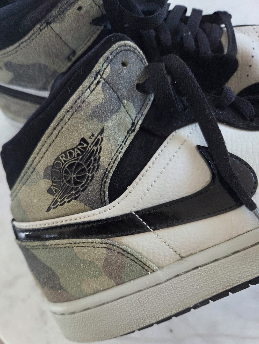 Nike Air Jordan Retro 1 Mid Men Size 8.5 CW5490-001 Green Camo Black White Shoes - Picture 6 of 10